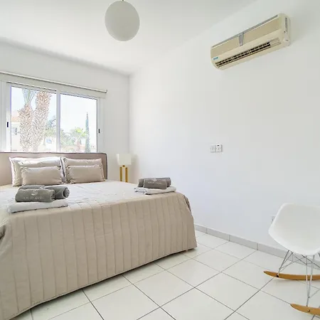 Iris Village Block 12-105 Apartman *