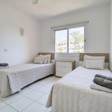 Appartement Iris Village Block 12-105 *